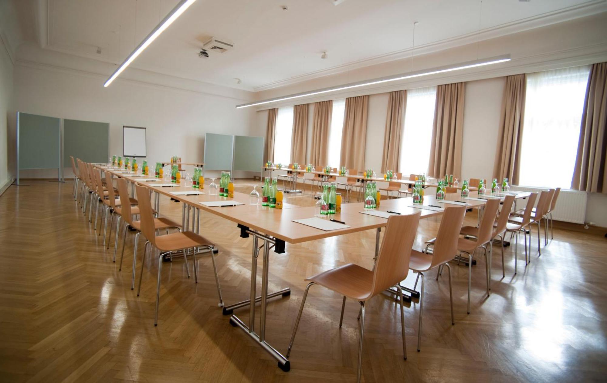 Cityhotel D&C St.Poelten Sankt Polten Bagian luar foto
